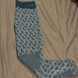 Oiselle running tight